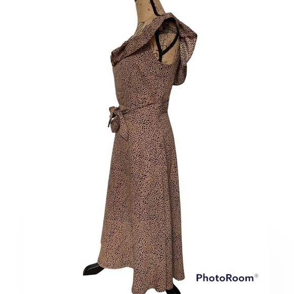 Reset By Jane Women’s Size Medium Tan Black Ruffle Shoulder Tie Waist Dress NEW - Picture 3 of 9